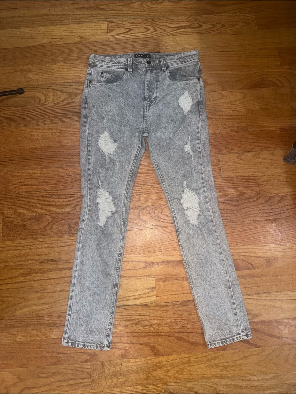 Men's Distressed Light Gray Skinny Jeans